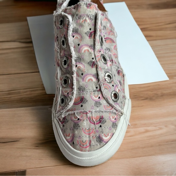 Blowfish Play-T Big Girl's Size 4/Women's Size 6.Rainbow Pattern slip on sneaker - Picture 2 of 6